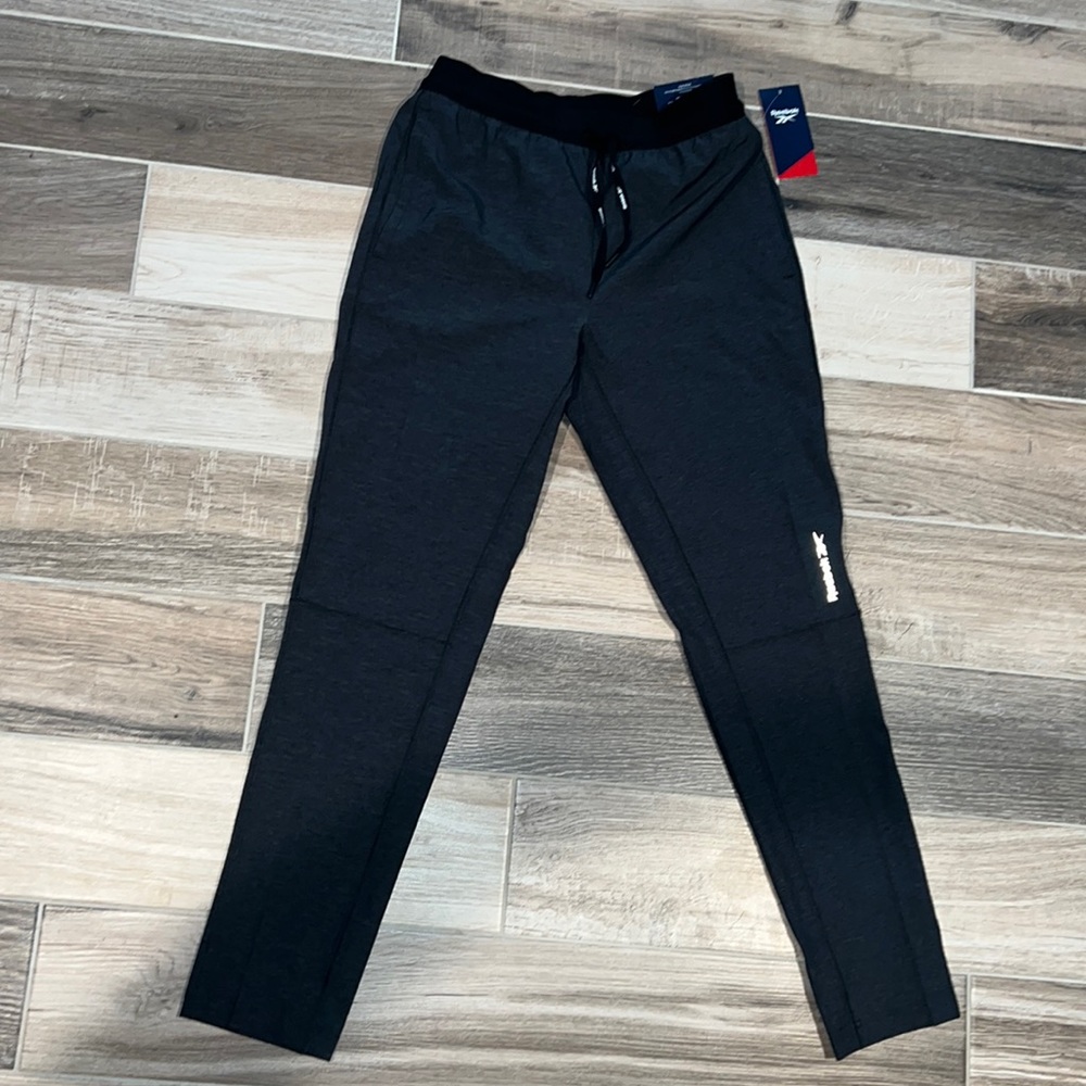 Reebok, gray and black tapered, slim leg jogger with pockets BNWT men’s small